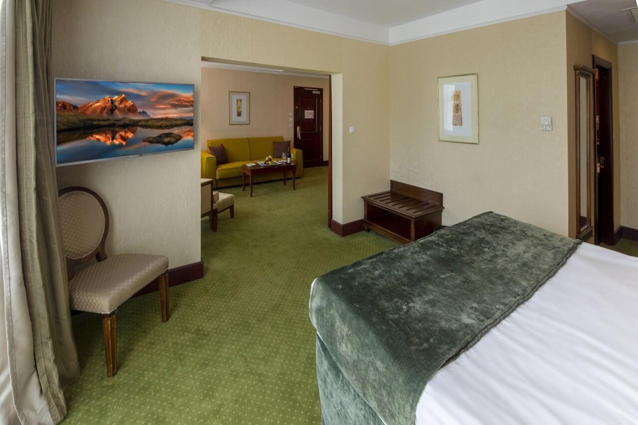 Hotel Hp Tower One Brasov Сэчеле Экстерьер фото