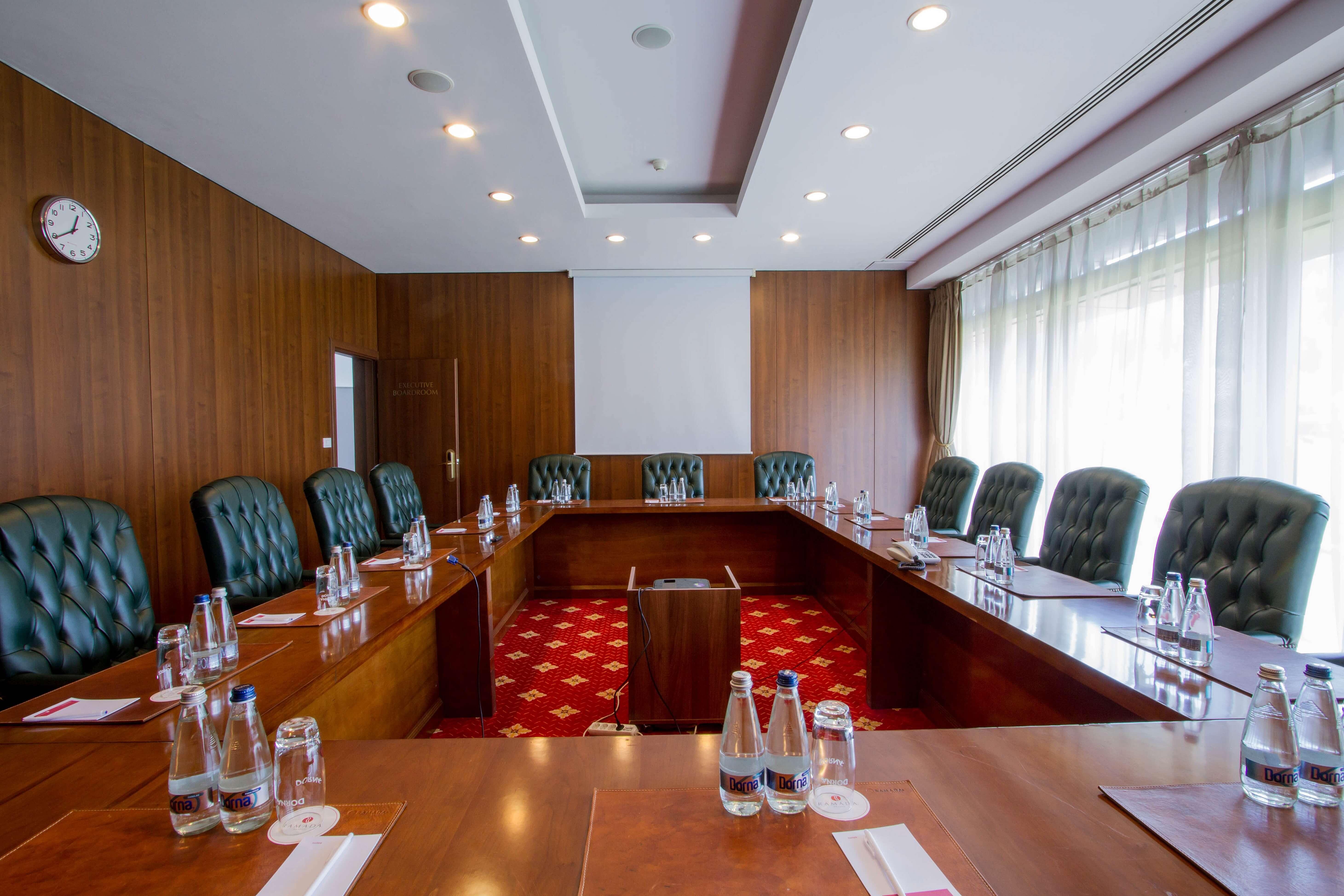Hotel Hp Tower One Brasov Сэчеле Экстерьер фото