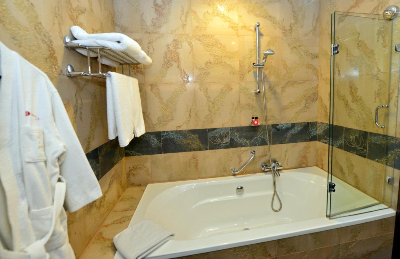 Hotel Hp Tower One Brasov Сэчеле Экстерьер фото